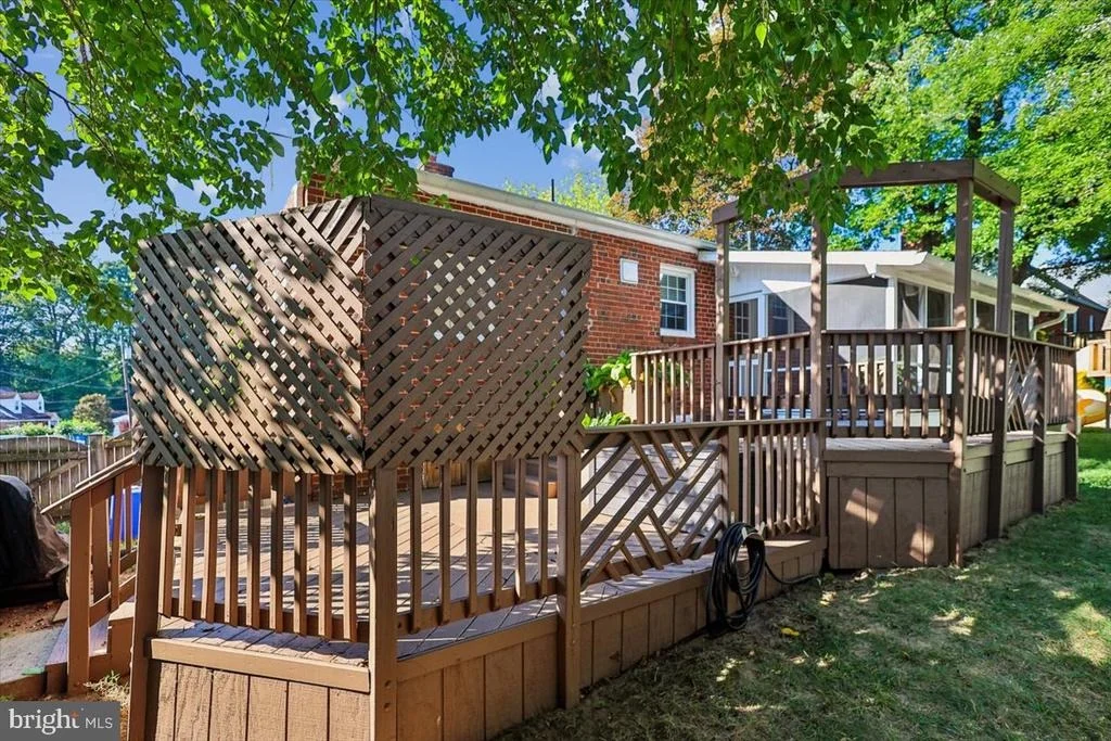 Photo of 1501 CREST ROAD