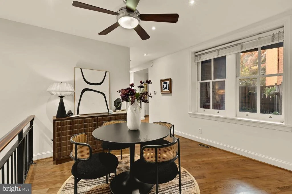 Photo of Unit 2 at 6 LOGAN CIRCLE NW