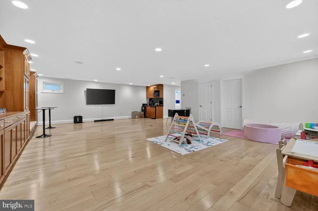 Photo of 1205 SUFFIELD DRIVE