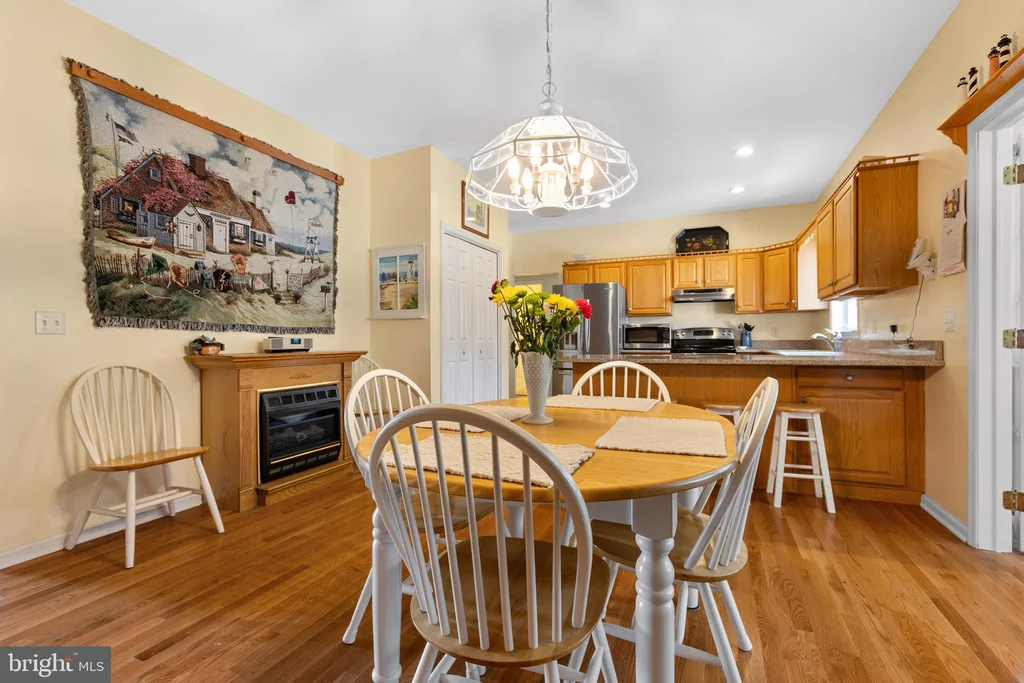 Photo of 33 SIOUX DRIVE
