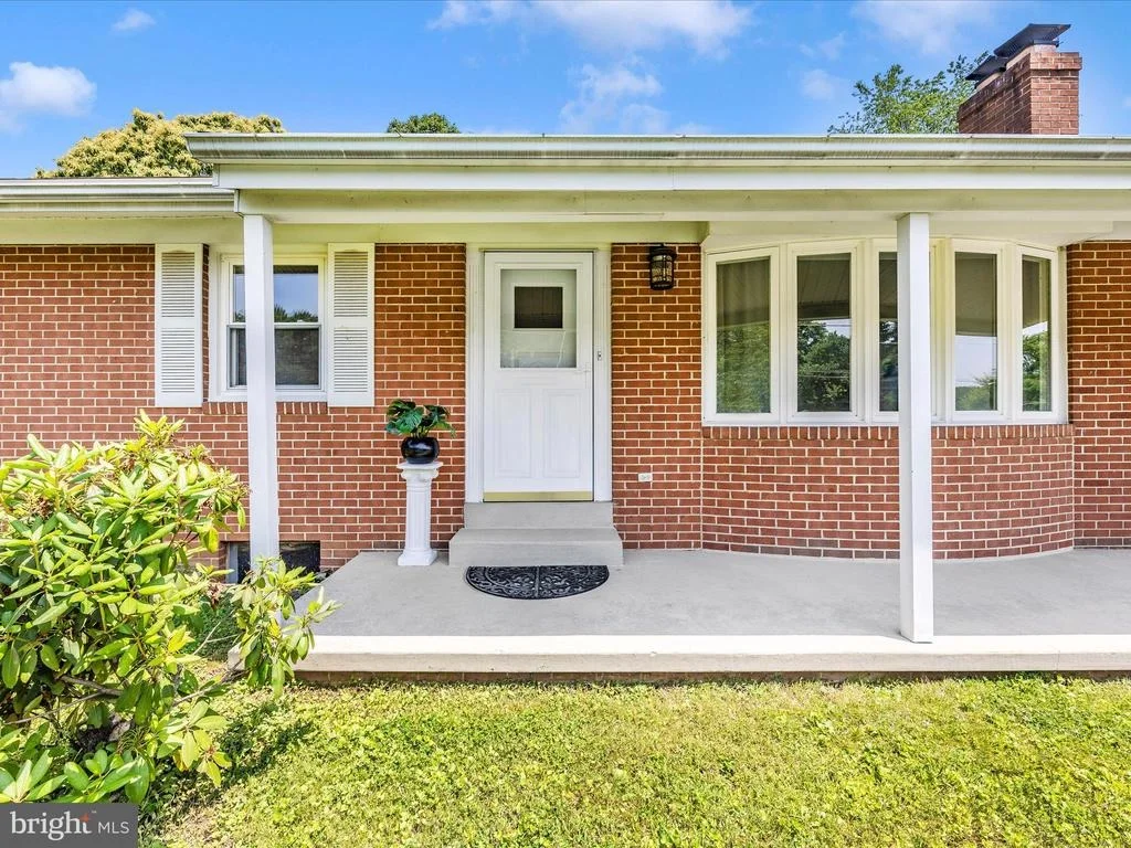 Photo of 5634 SHOOKSTOWN ROAD
