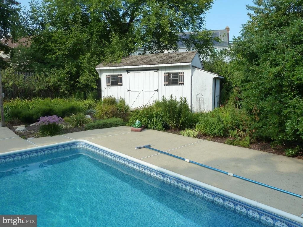 Photo of 15225 CENTERGATE DRIVE