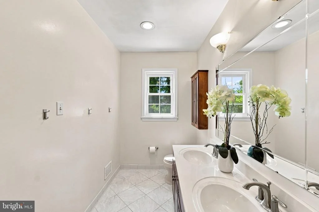 Photo of 2400 E GATE DRIVE
