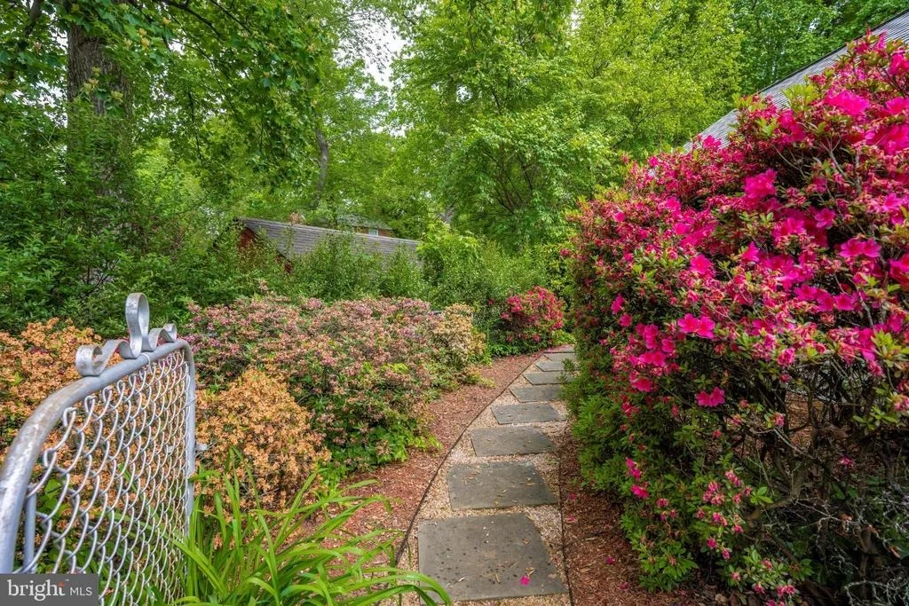 Photo of 1101 ROSWELL DRIVE