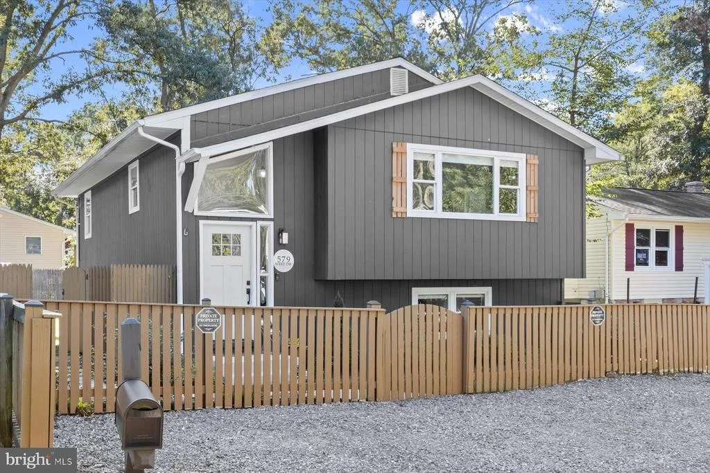 Photo of 579 WEST DRIVE