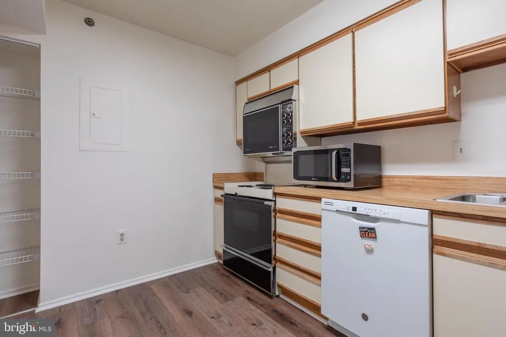 Photo of Unit 5607 at 3330 N LEISURE WORLD BOULEVARD
