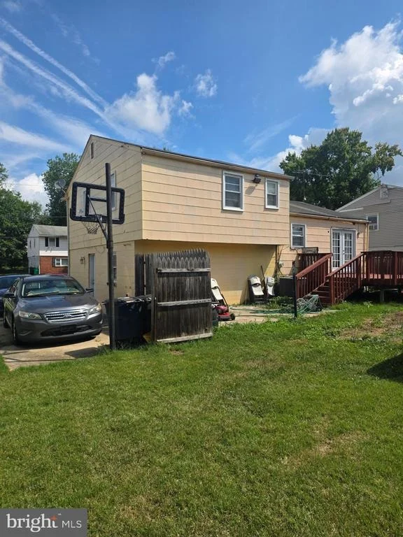Photo of 7511 NEWBERRY LANE