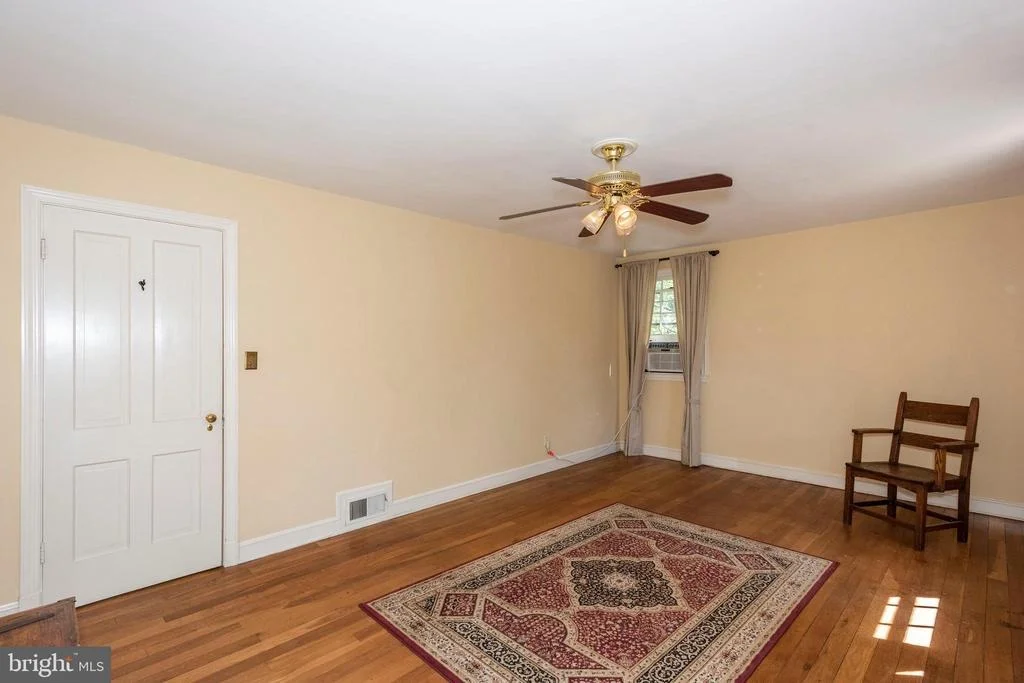 Photo of 1517 FOREST GLEN ROAD
