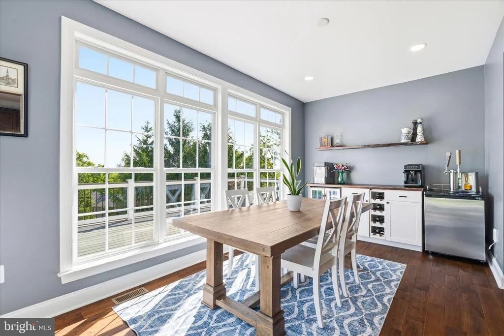 Photo of 2258 W. GREENLEAF DRIVE