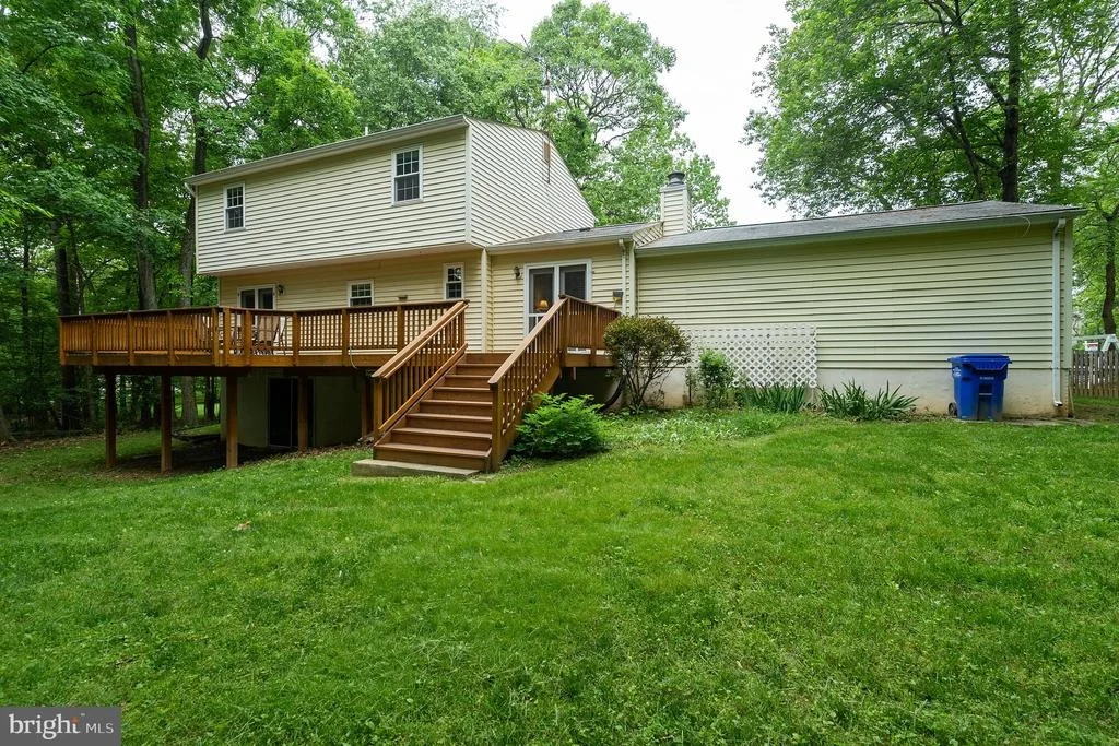 Photo of 8924 ROUNDLEAF WAY
