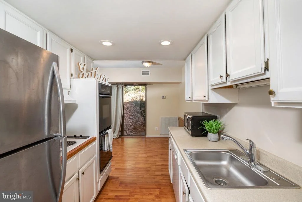 Photo of Unit 901B at 11650 STONEVIEW SQUARE