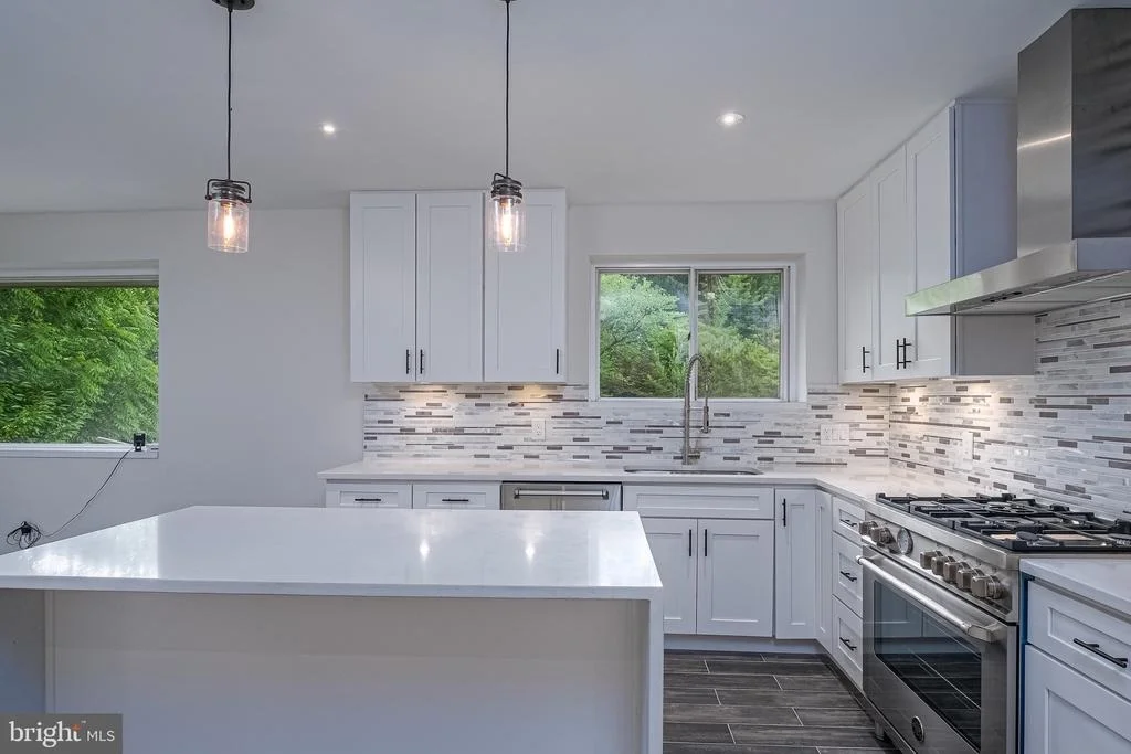 Photo of 7016 RIVER ROAD