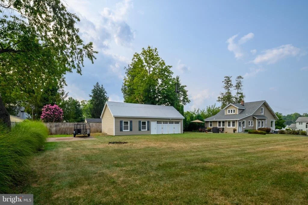 Photo of 208 EDGEWATER DRIVE