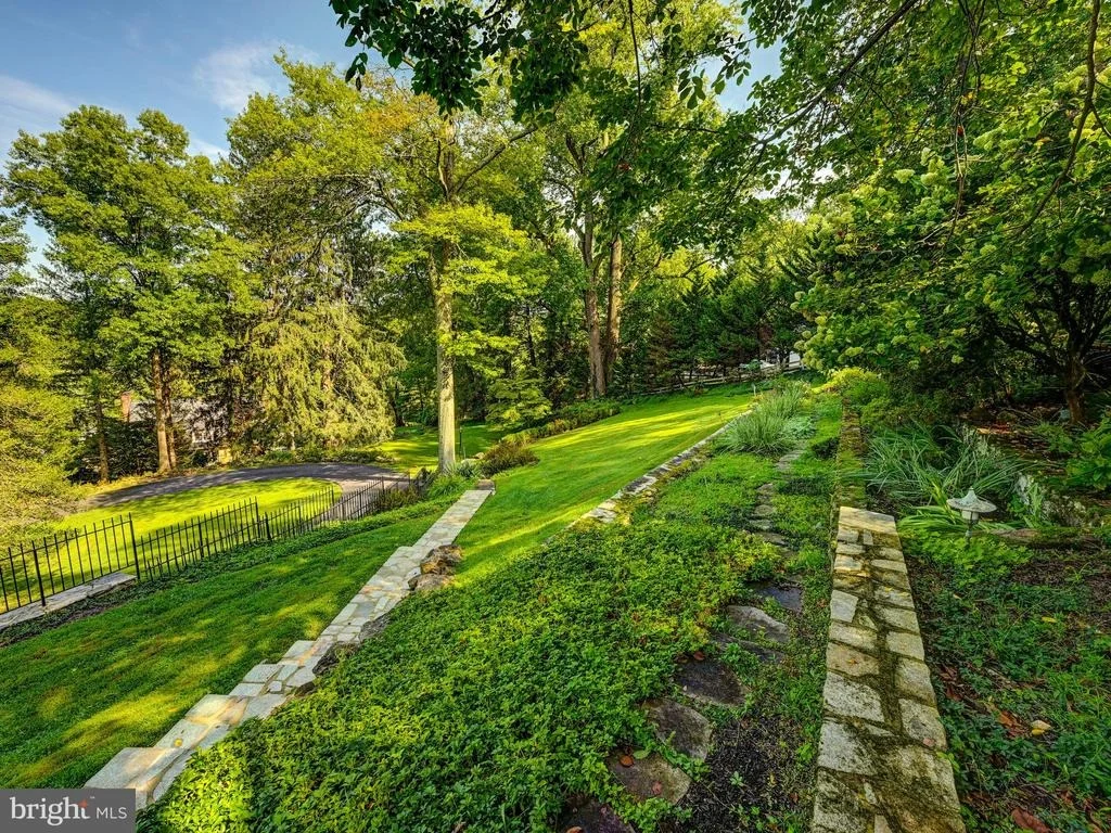 Photo of 1860 CIRCLE ROAD