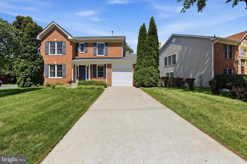 Photo of 1019 CHINABERRY DRIVE