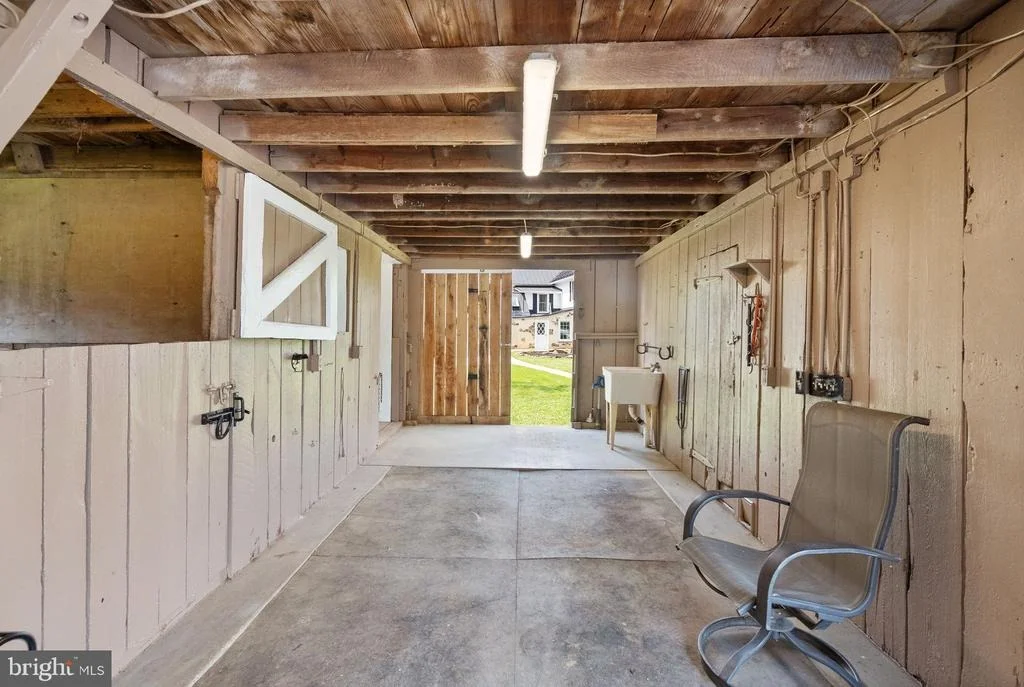 Photo of 20596 AIRMONT ROAD