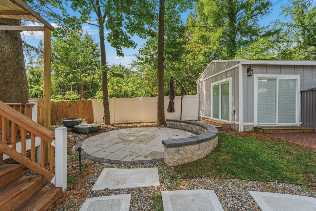 Photo of 4501 FOREST VIEW AVENUE