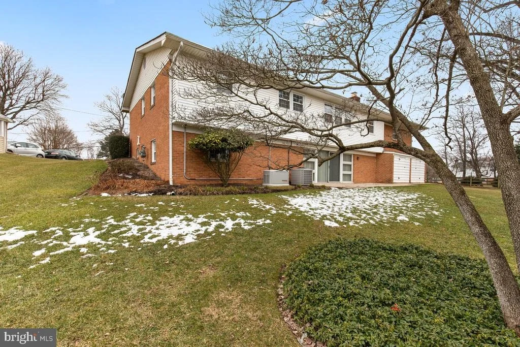 Photo of 2725 WOODEDGE ROAD