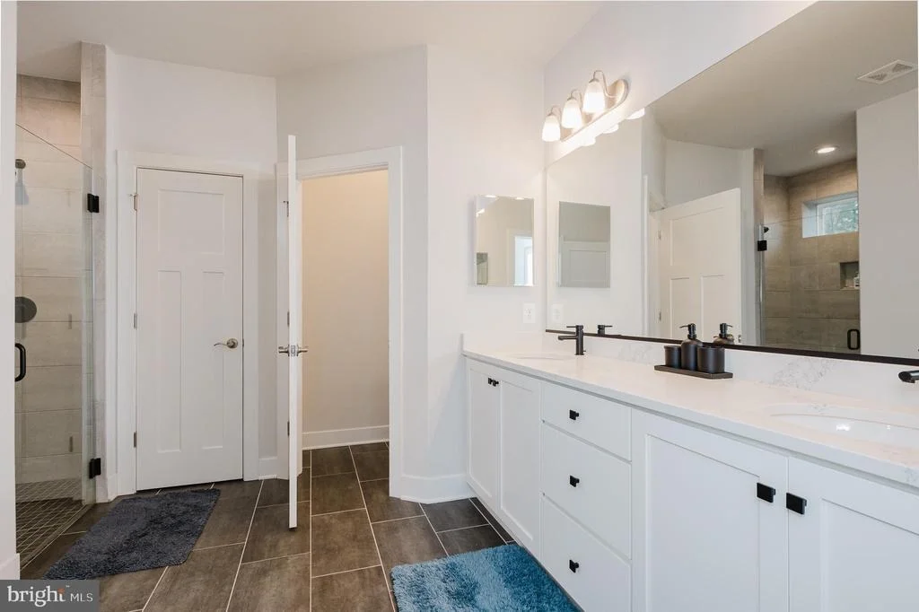 Photo of 2525 EASY STREET