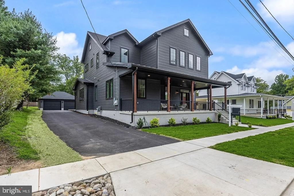 Photo of 8 CHAPEL AVE