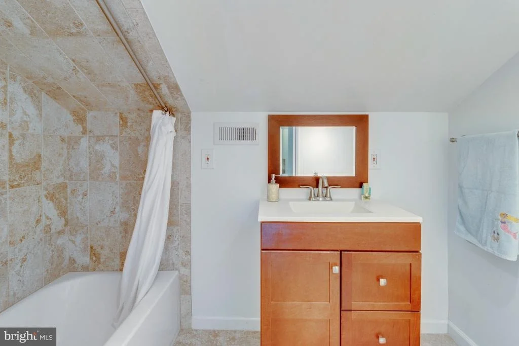 Photo of 903 ROBIN ROAD
