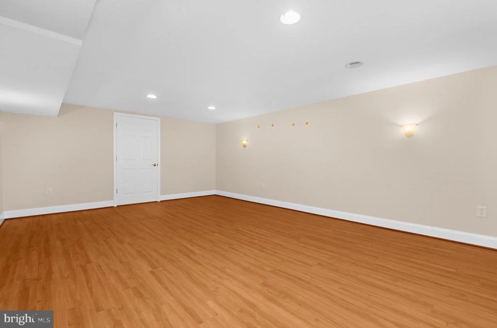 Photo of 668 WHITE SWAN DRIVE