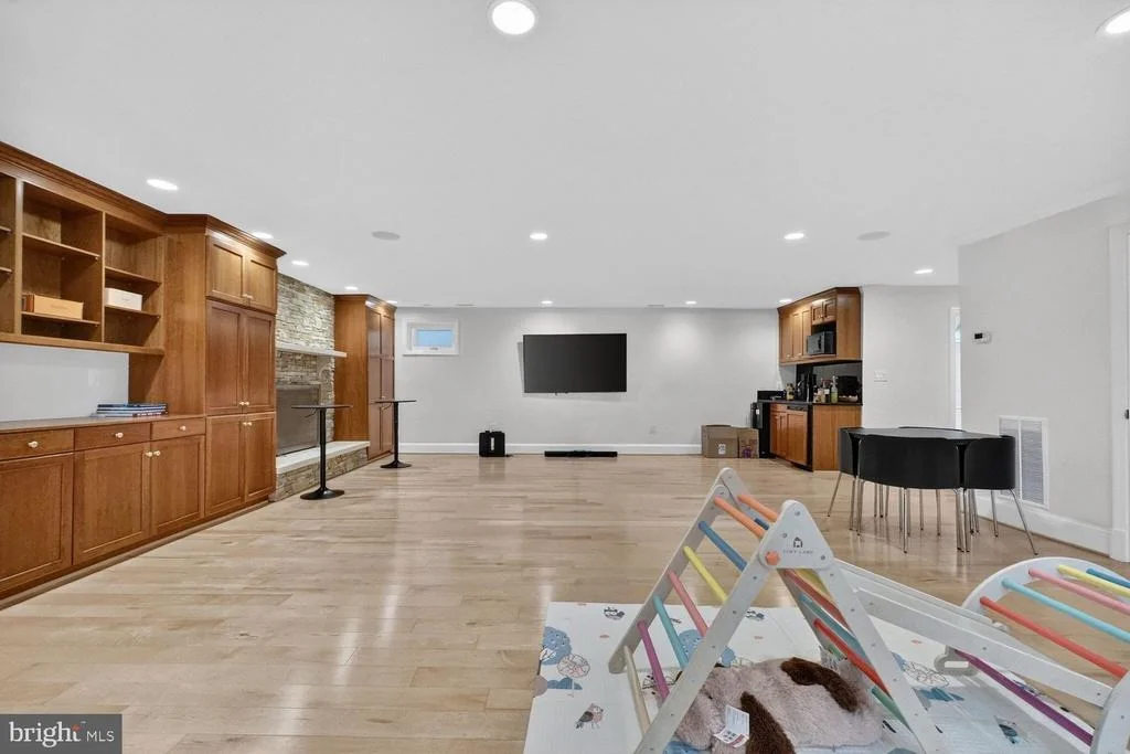 Photo of 1205 SUFFIELD DRIVE