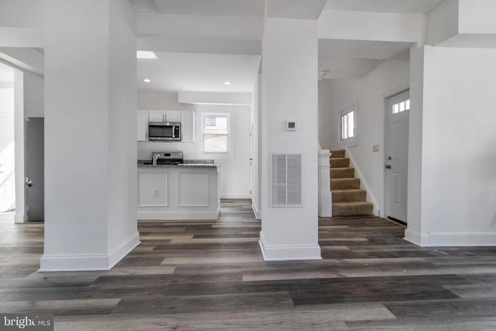 Photo of 5327 HAMLIN AVENUE