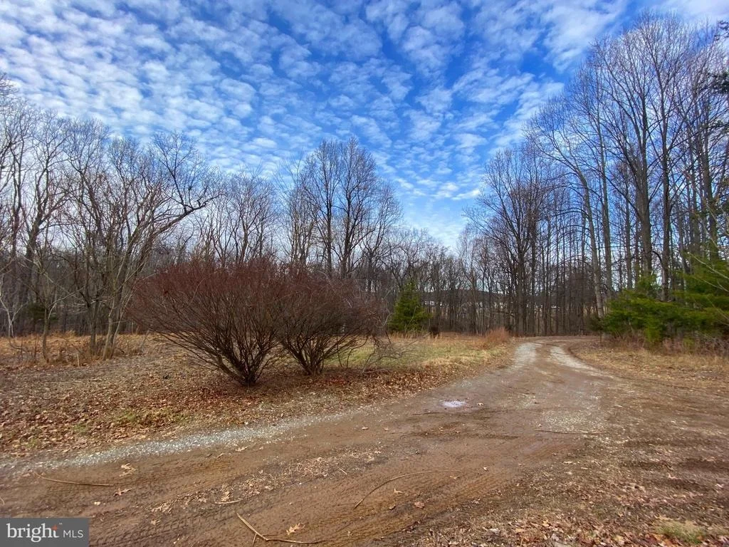 Photo of 2052 HOFFMASTER ROAD
