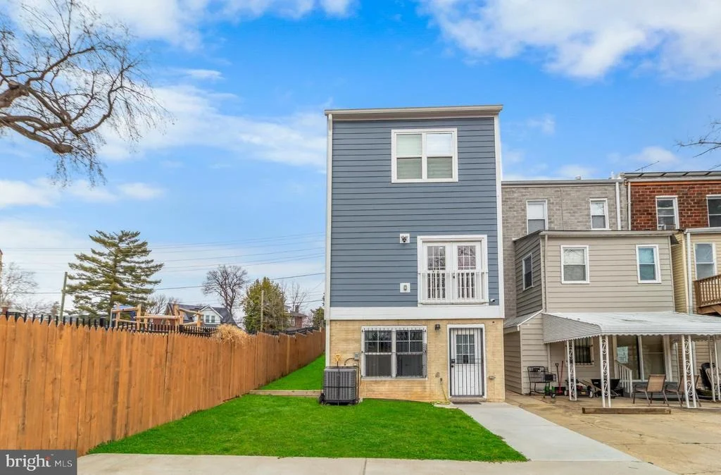 Photo of 2405 NAYLOR ROAD SE