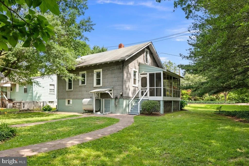 Photo of 4805 CALVERT ROAD