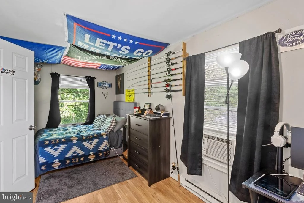 Photo of 1304 NAUGAHYDE ROAD