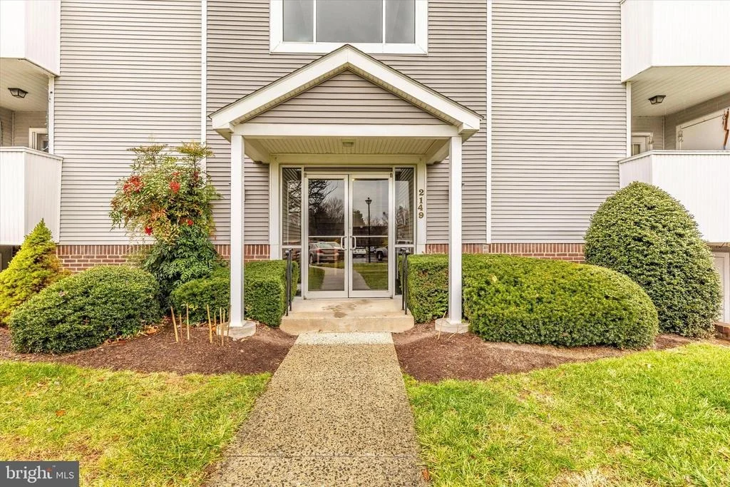 Photo of Unit 2C at 2149 WAINWRIGHT COURT
