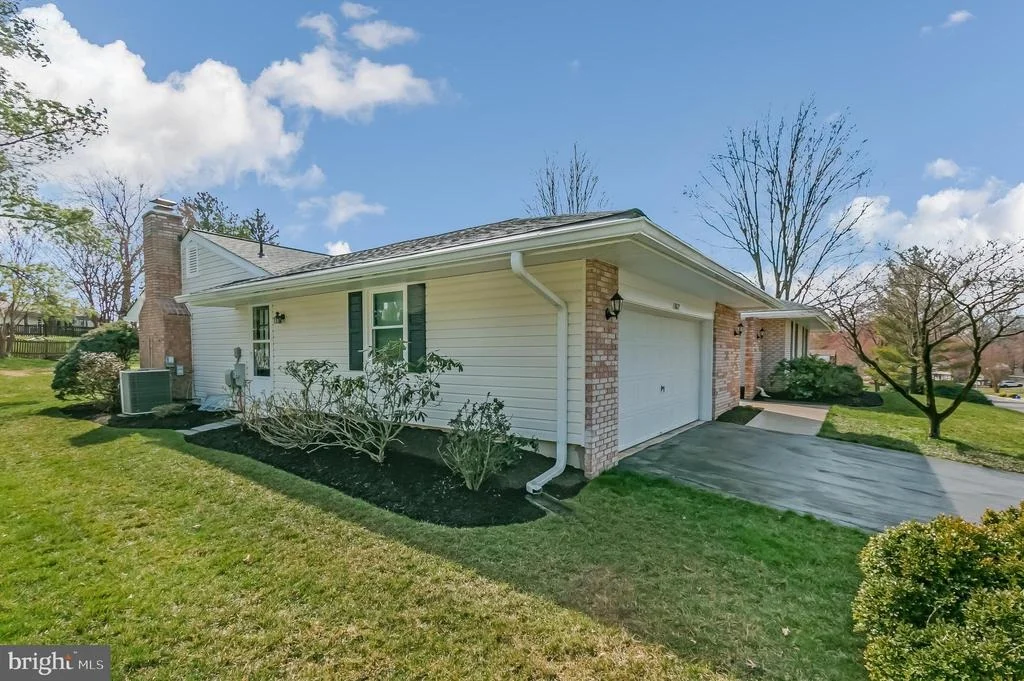 Photo of 13827 BEACON HOLLOW LANE