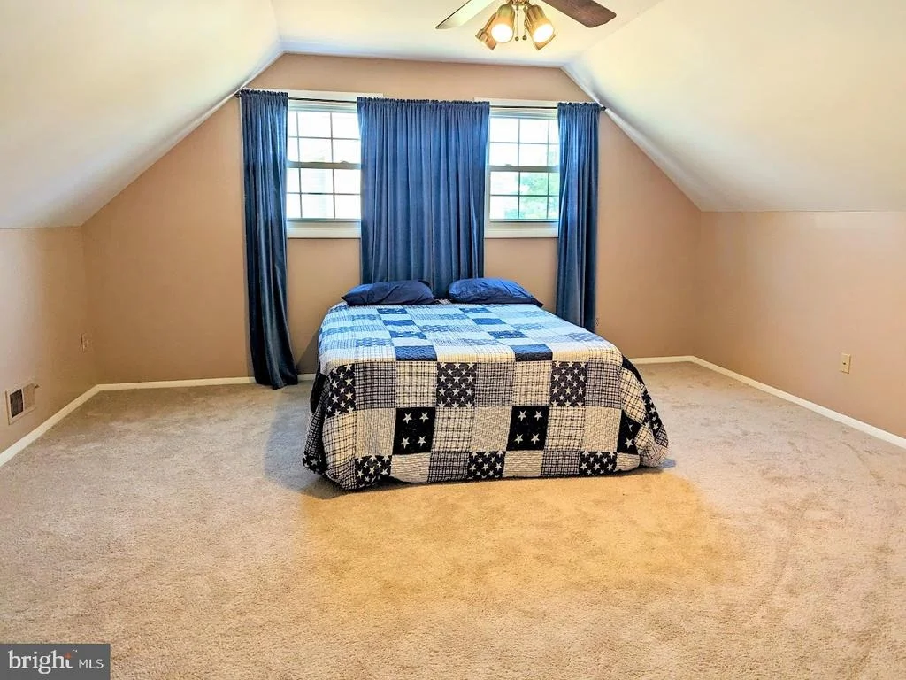 Photo of 910 BARRINGTON DRIVE