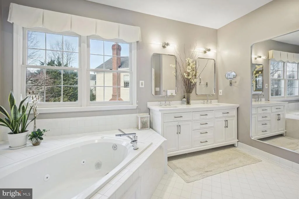 Photo of 10 MAPLECREST COURT