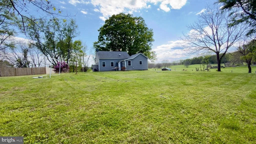 Photo of 1752 SUMMIT POINT ROAD