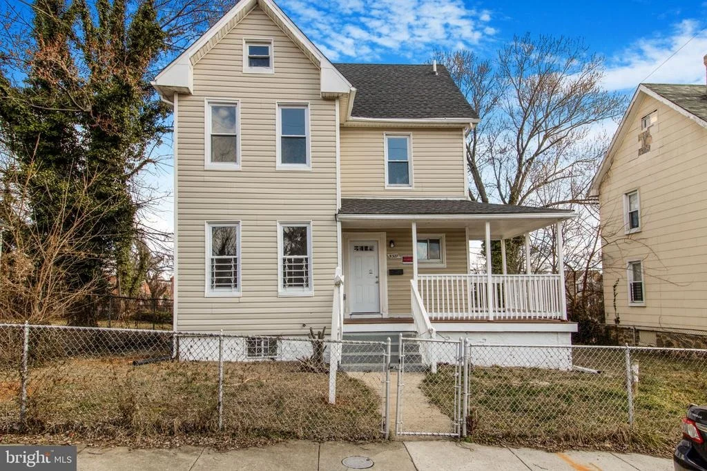 Photo of 5327 HAMLIN AVENUE
