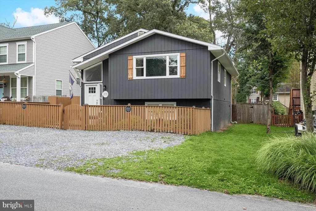 Photo of 579 WEST DRIVE