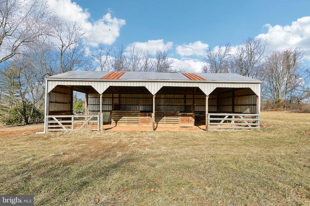 Photo of 2139 DAISY ROAD