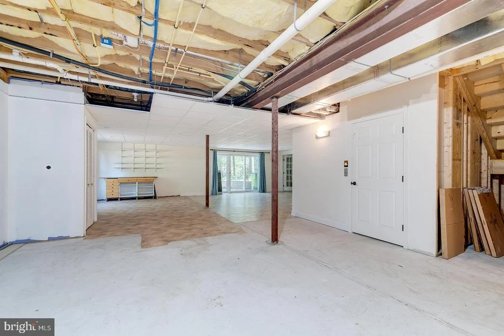 Photo of 142 W SHORE DRIVE