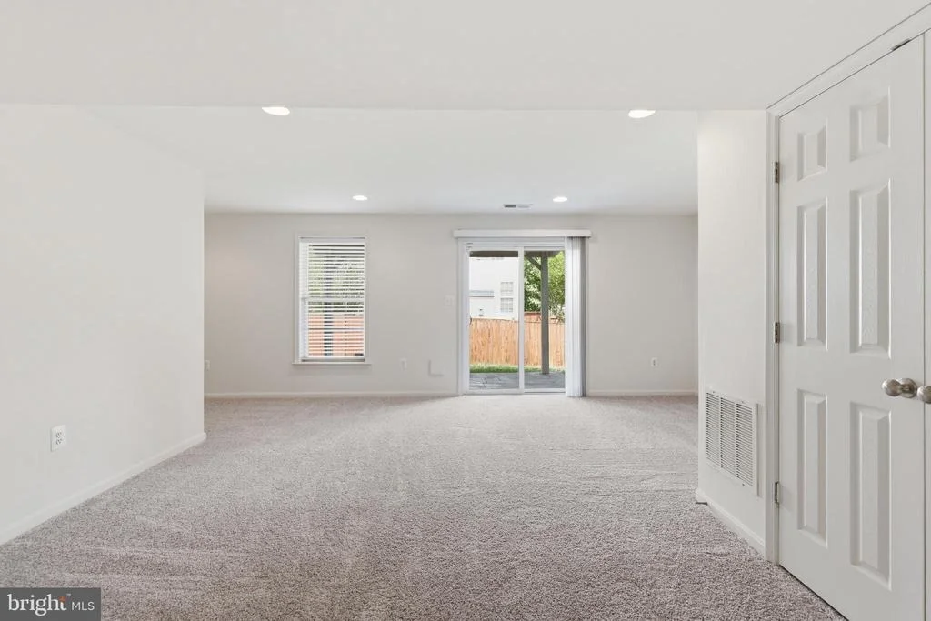 Photo of 17515 MINA LANE