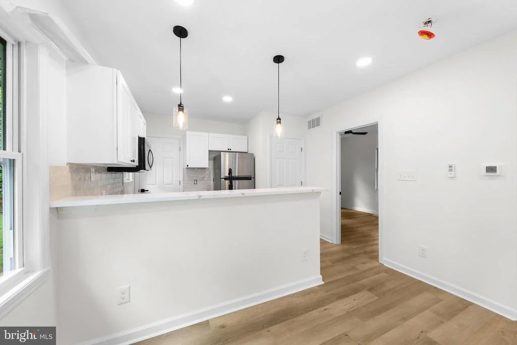 Photo of 865 N READ AVENUE