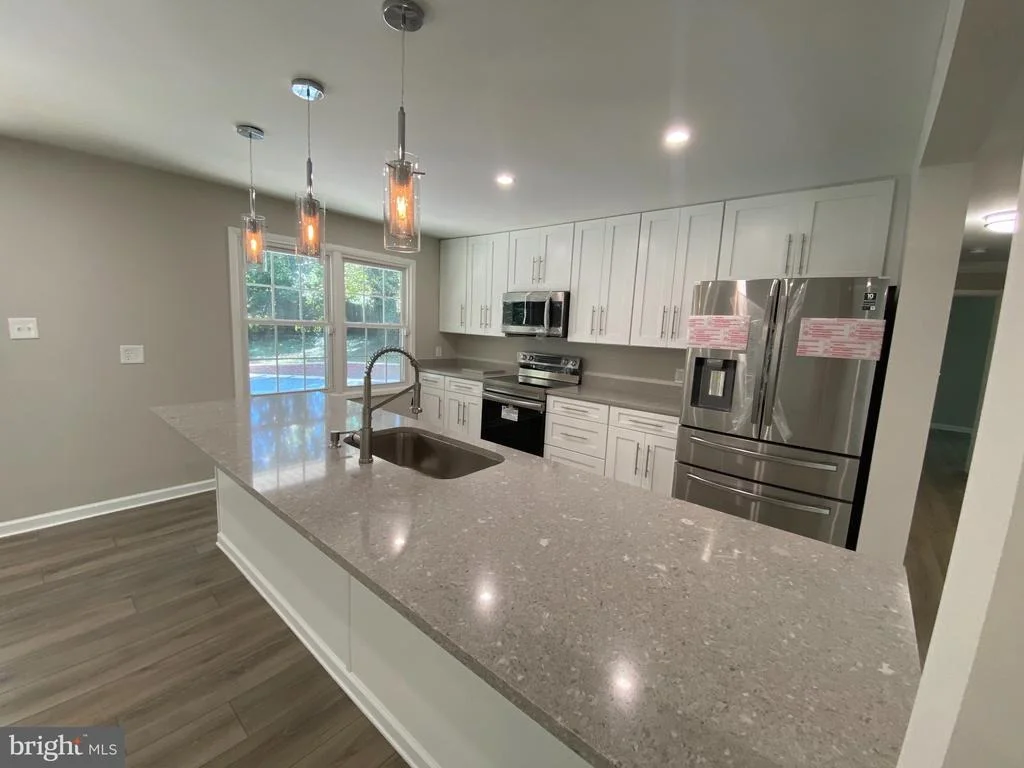 Photo of 6002 MIDDLETON LANE