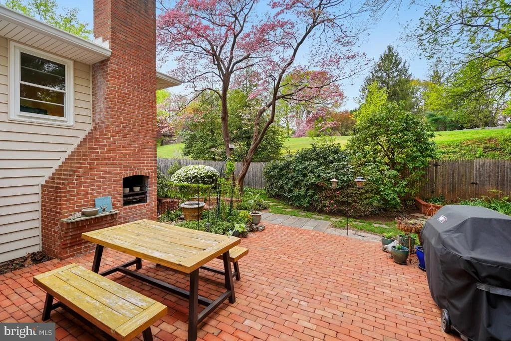 Photo of 7516 OAKMONT DRIVE