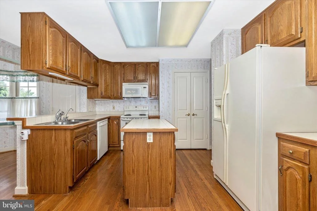 Photo of 827 DUNBROOKE COURT