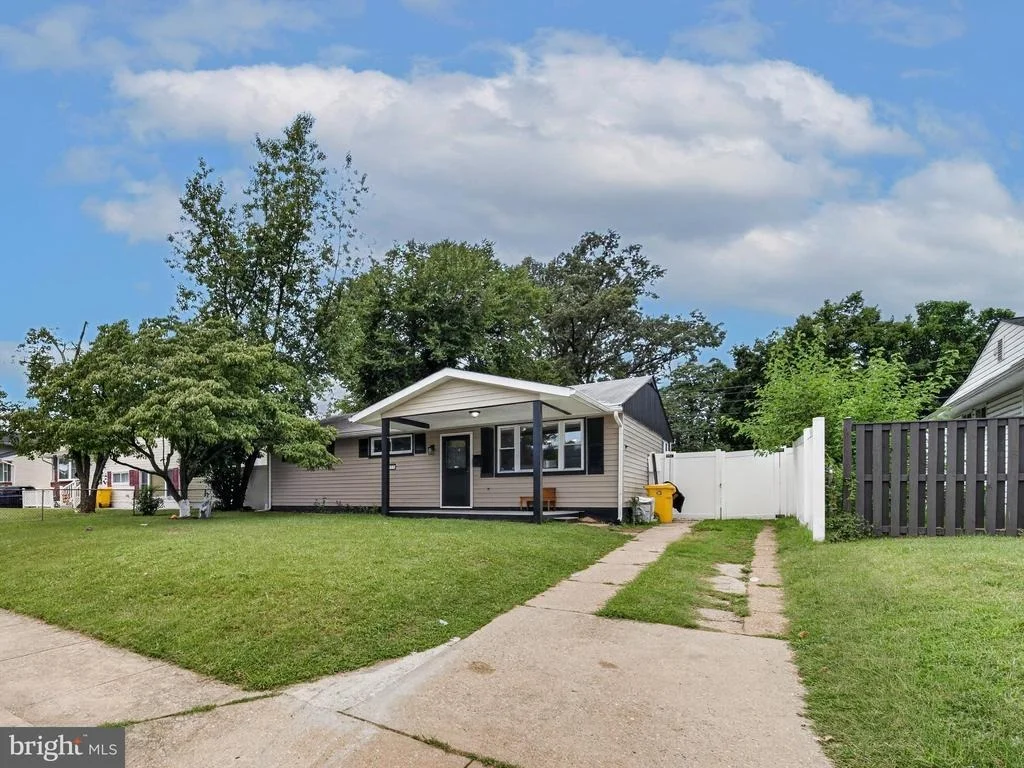 Photo of 504 HAMLEN ROAD