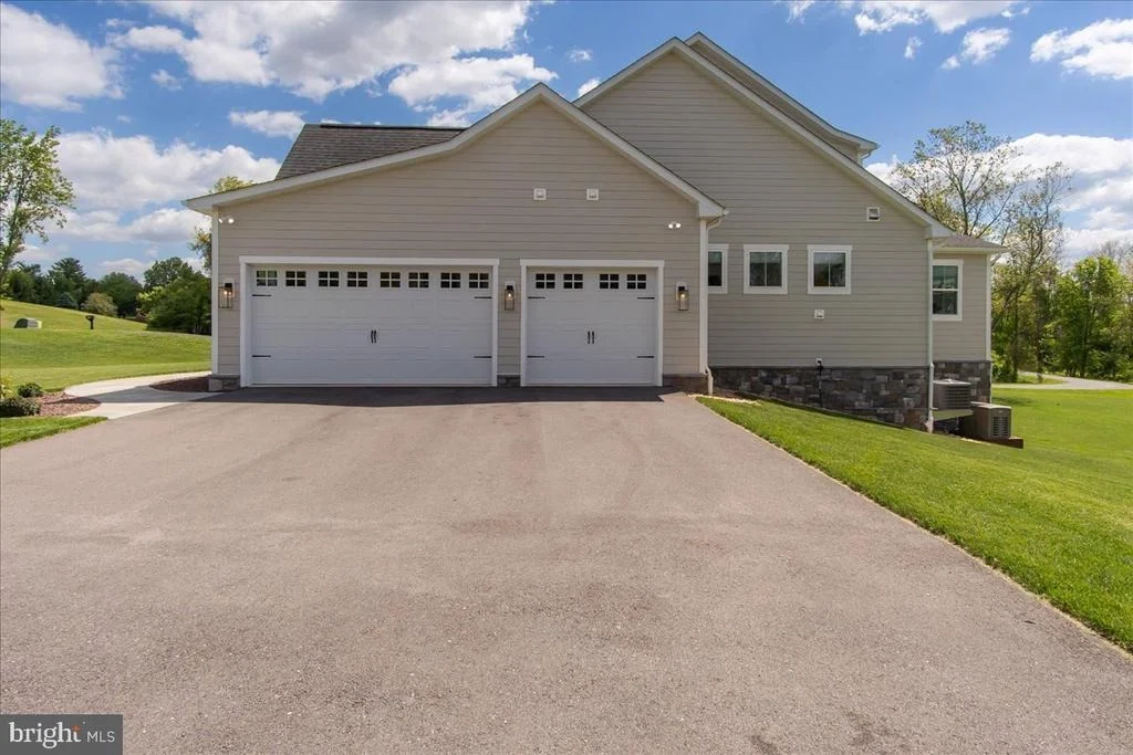 Photo of 7172 MEADOWBROOKE DRIVE