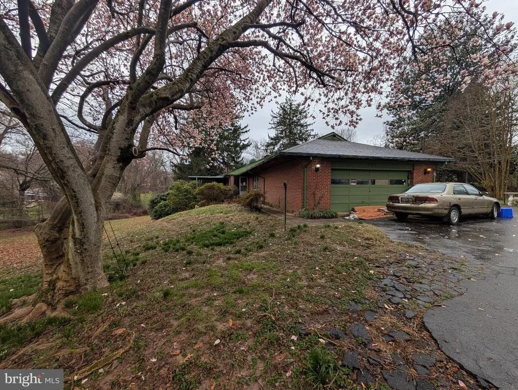 Photo of 523 COPLEY LANE