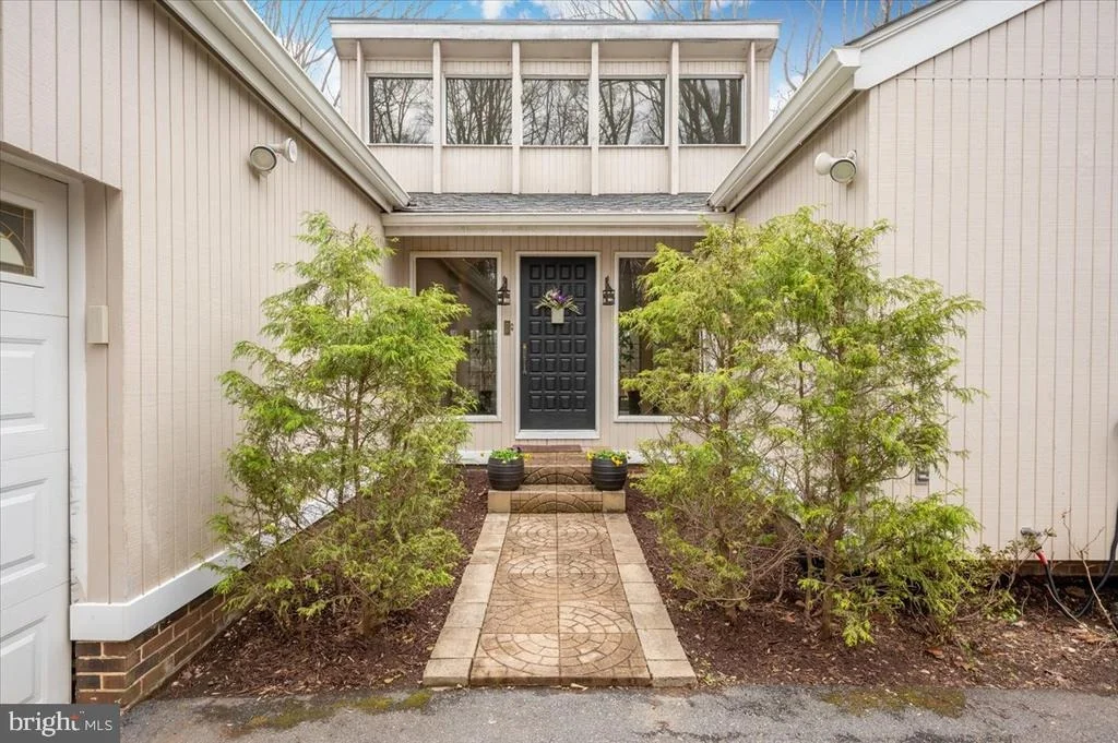 Photo of 10101 LLOYD ROAD